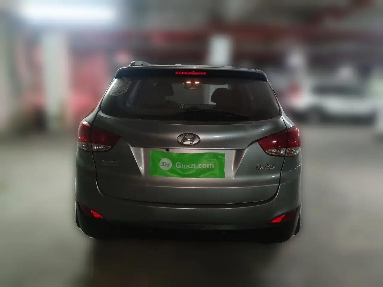 Hyundai ix35 2010 2.0L Automatic Two-Wheel Drive Elite Edition GLS — миниатюра 5