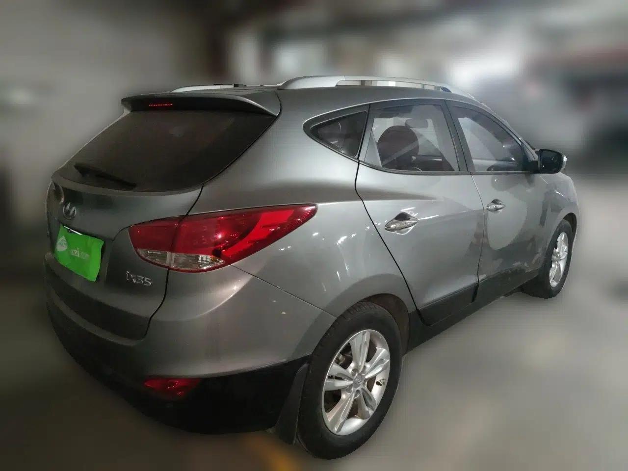 Hyundai ix35 2010 2.0L Automatic Two-Wheel Drive Elite Edition GLS — миниатюра 6
