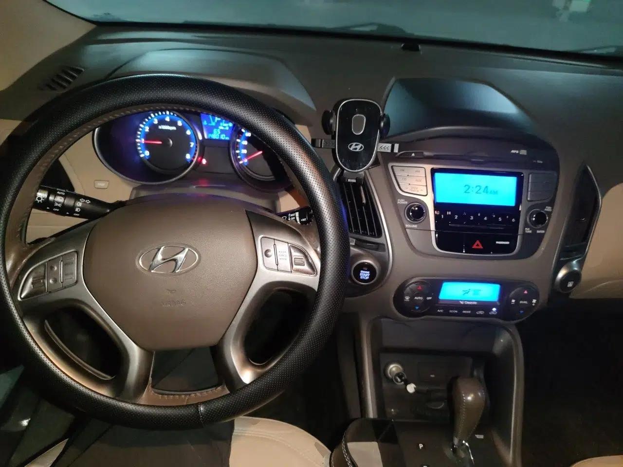 Hyundai ix35 2010 2.0L Automatic Two-Wheel Drive Elite Edition GLS — миниатюра 9