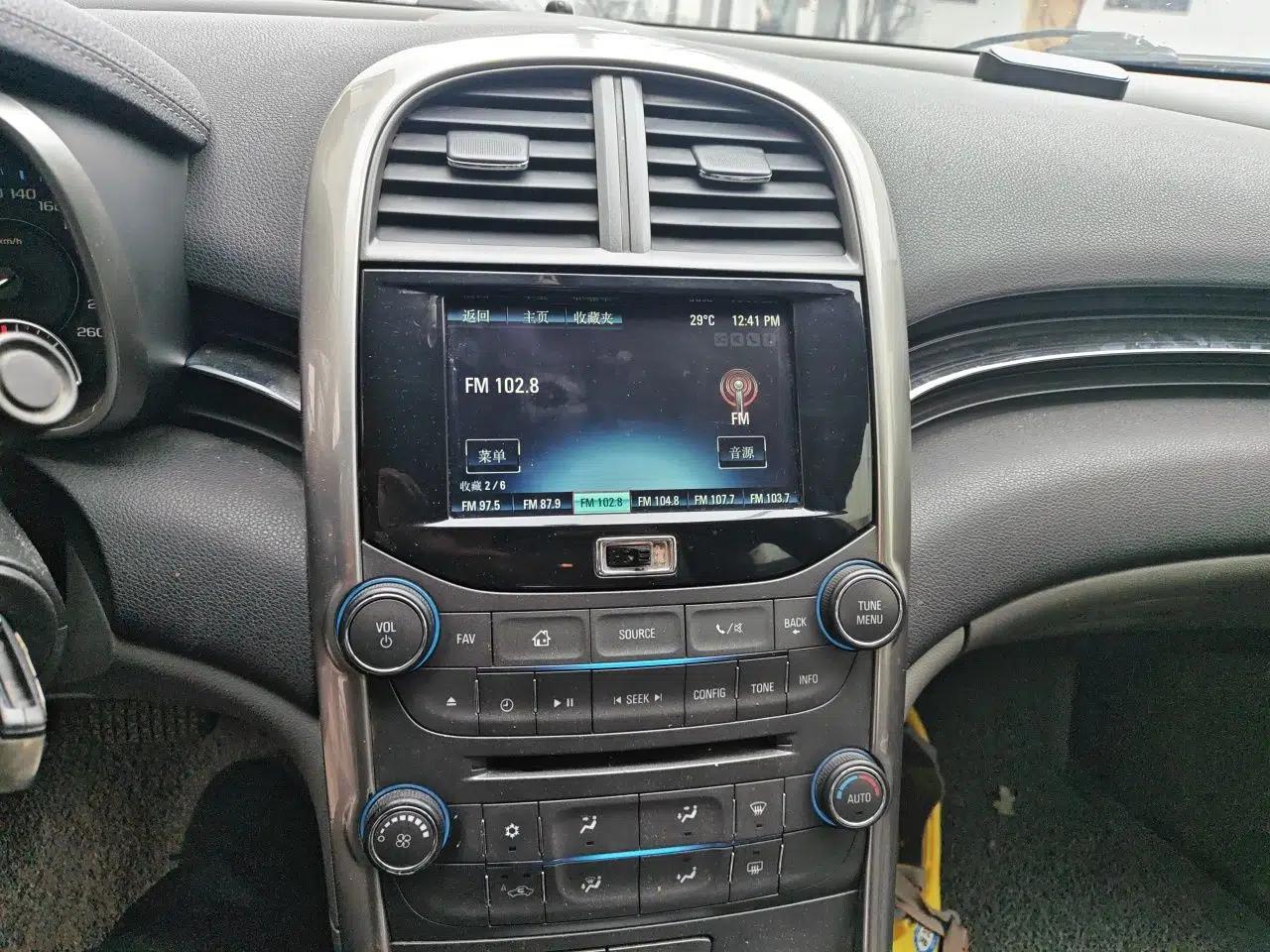 Chevrolet Malibu 2013 2.0L Automatic Luxury Edition — миниатюра 13