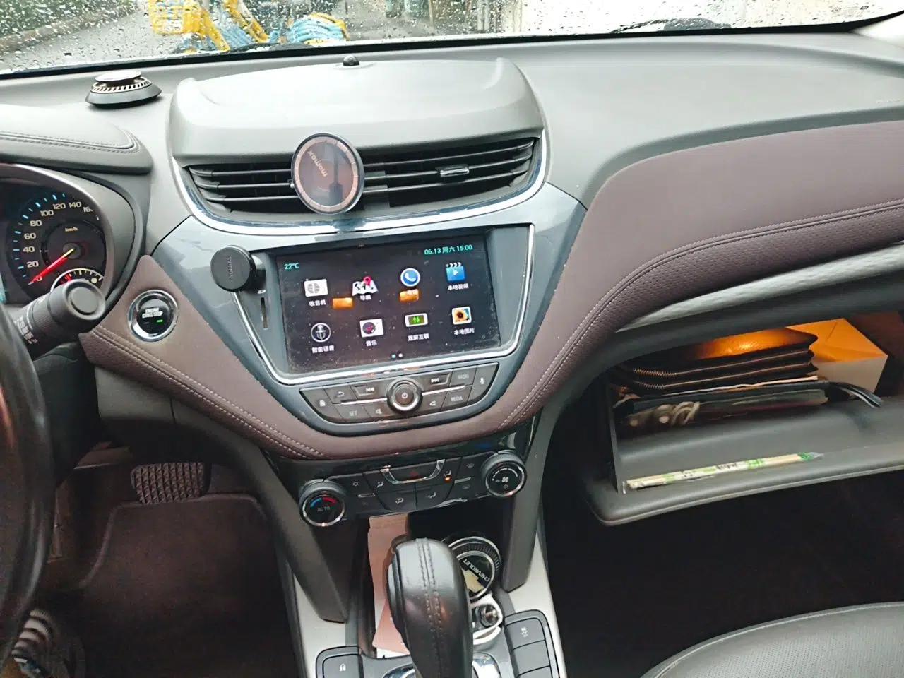 Chevrolet Malibu 2016 2.0L Automatic Luxury Edition — миниатюра 13