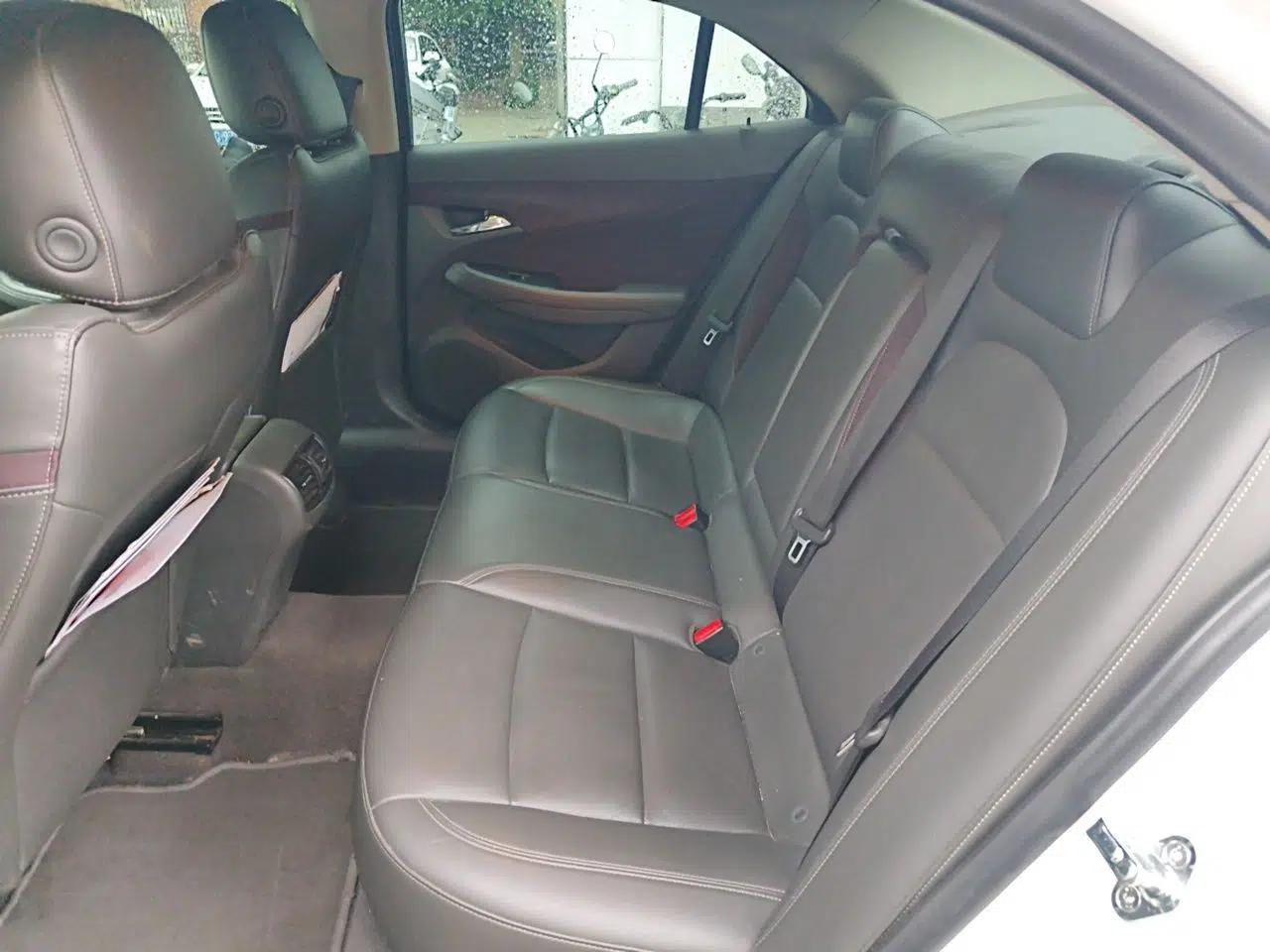 Chevrolet Malibu 2016 2.0L Automatic Luxury Edition — миниатюра 17