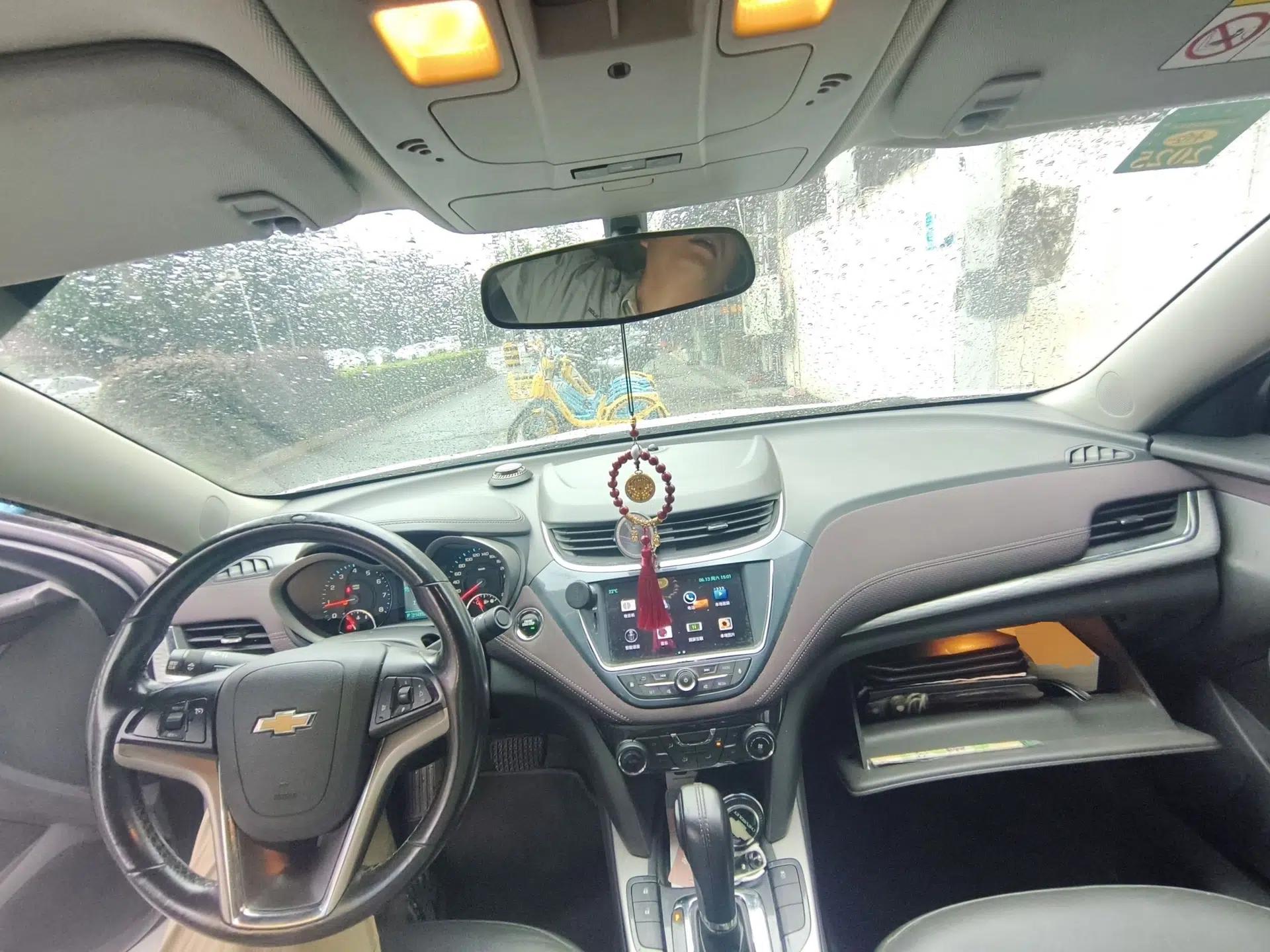 Chevrolet Malibu 2016 2.0L Automatic Luxury Edition — миниатюра 9