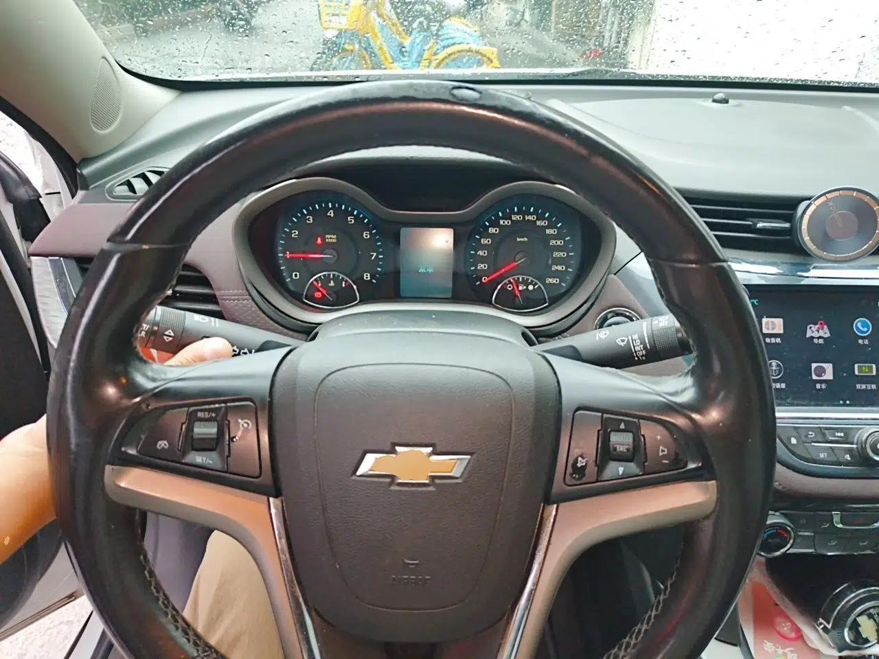 Chevrolet Malibu 2016 2.0L Automatic Luxury Edition — миниатюра 10