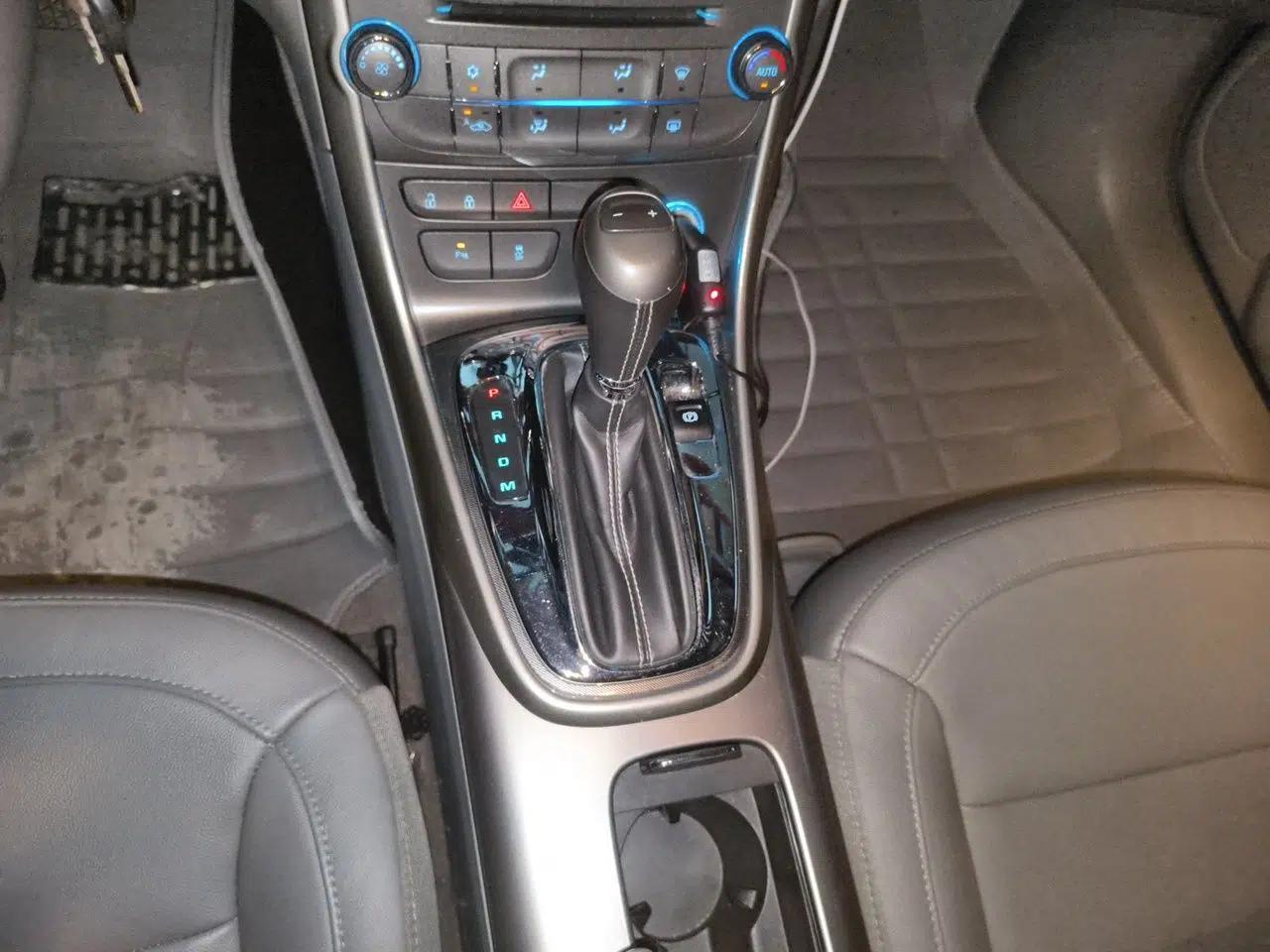 Chevrolet Malibu 2014 2.0L Automatic Luxury Edition — миниатюра 14