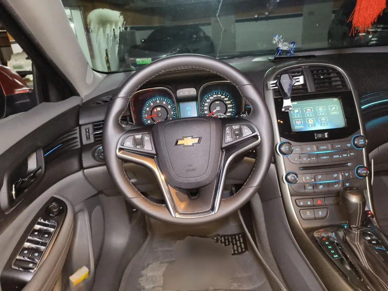 Chevrolet Malibu 2014 2.0L Automatic Luxury Edition — миниатюра 10
