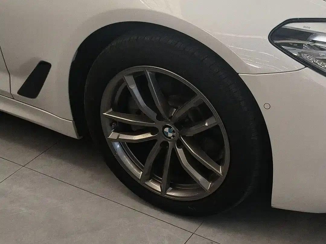 2018 BMW 5 Series Imported Model 525i M Sport Package — миниатюра 15
