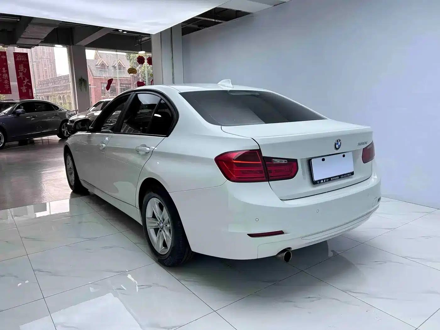 BMW 3 Series 2015 320i Fashion Edition — миниатюра 3
