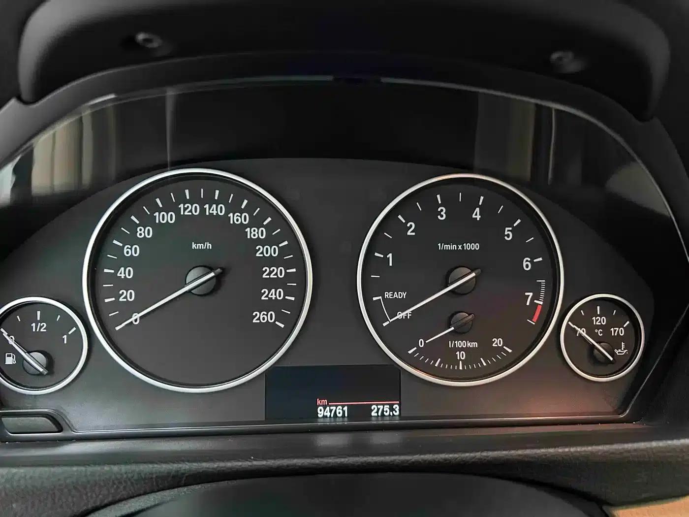 BMW 3 Series 2015 320i Fashion Edition — миниатюра 7