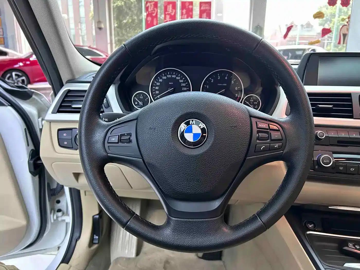 BMW 3 Series 2015 320i Fashion Edition — миниатюра 9
