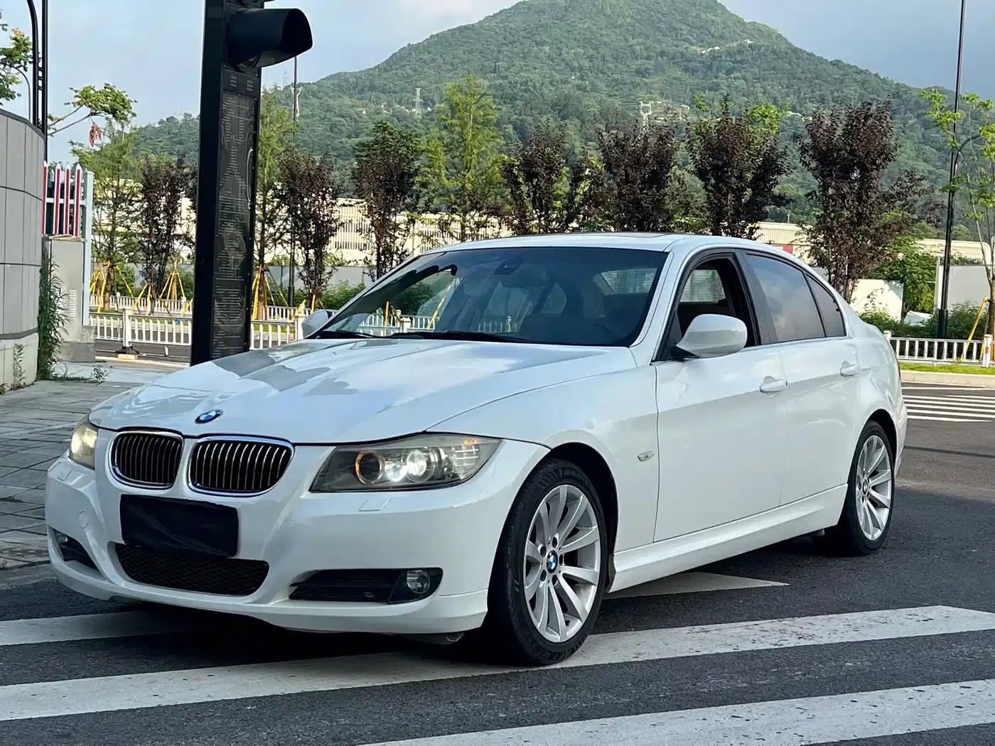 BMW 3 Series (Imported) 2010 325i Luxury — миниатюра 1
