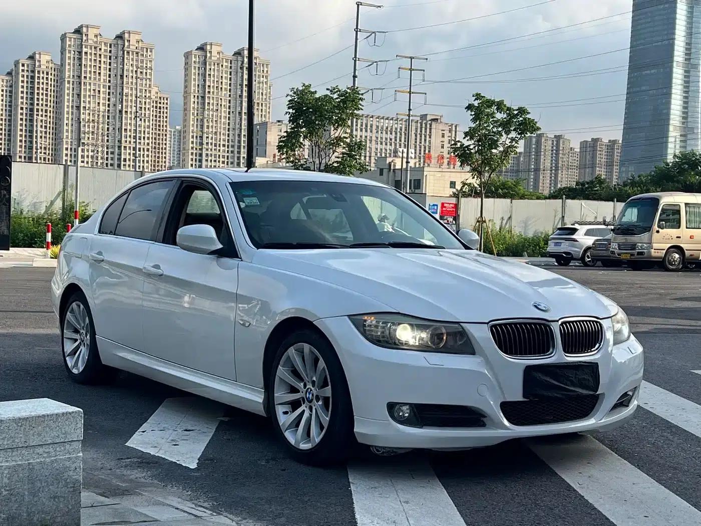 BMW 3 Series (Imported) 2010 325i Luxury — миниатюра 3