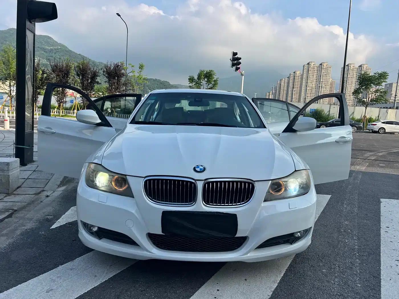 BMW 3 Series (Imported) 2010 325i Luxury — миниатюра 8