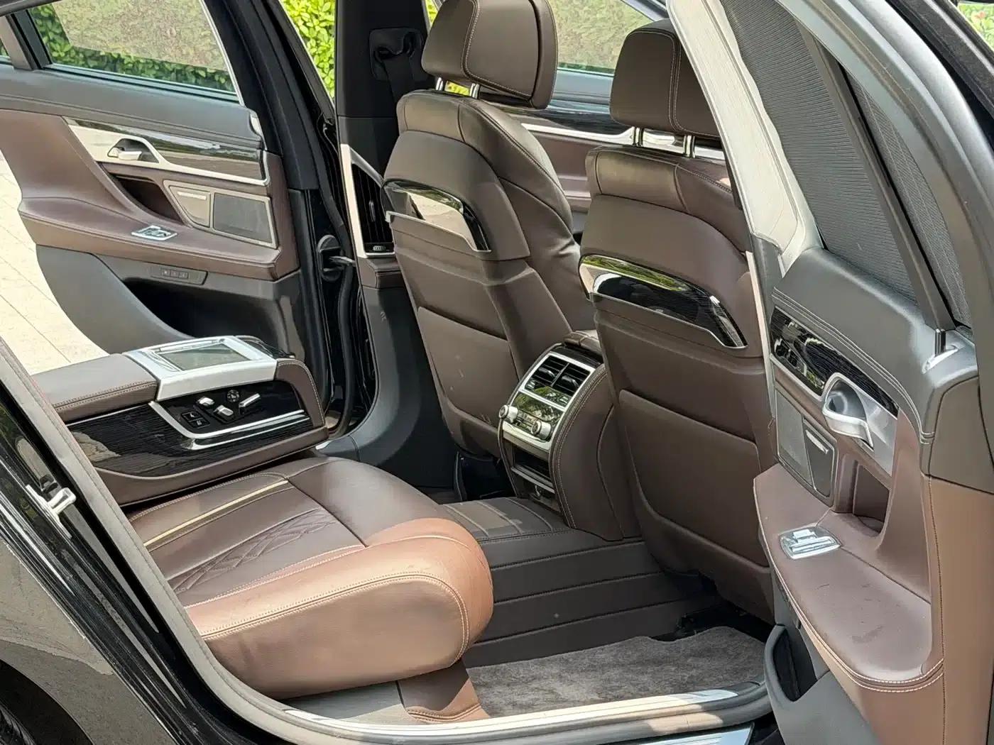 2021 BMW 7 Series 730Li M Sport Package — миниатюра 12