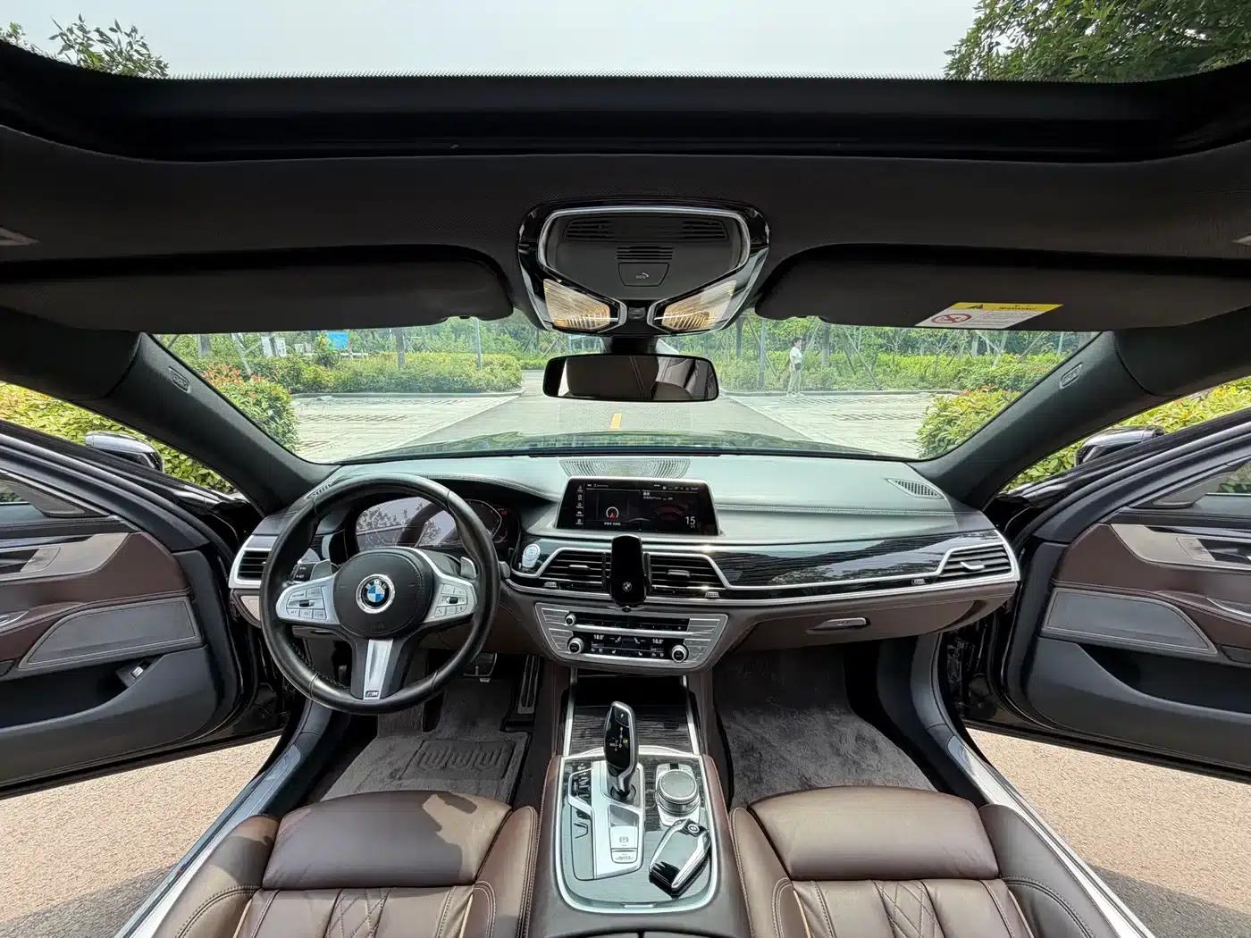 2021 BMW 7 Series 730Li M Sport Package — миниатюра 15