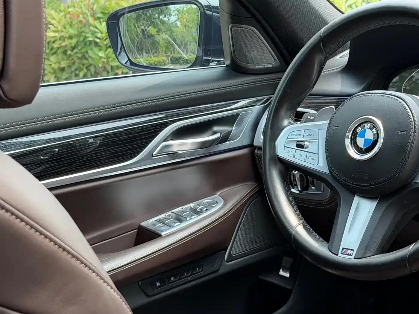 2021 BMW 7 Series 730Li M Sport Package — миниатюра 16