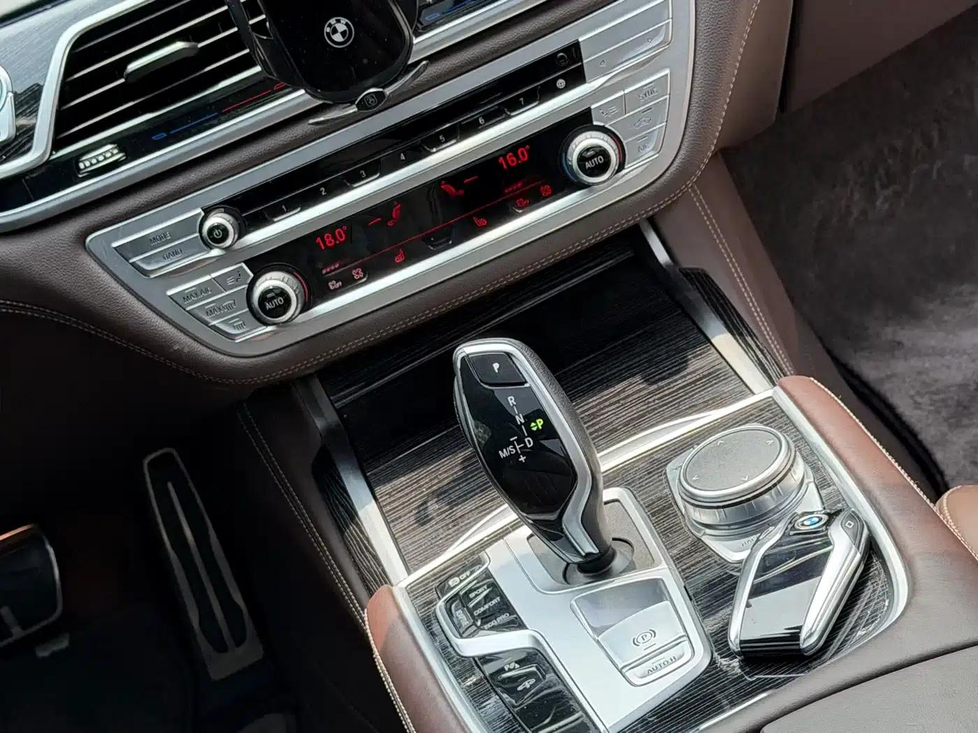 2021 BMW 7 Series 730Li M Sport Package — миниатюра 17