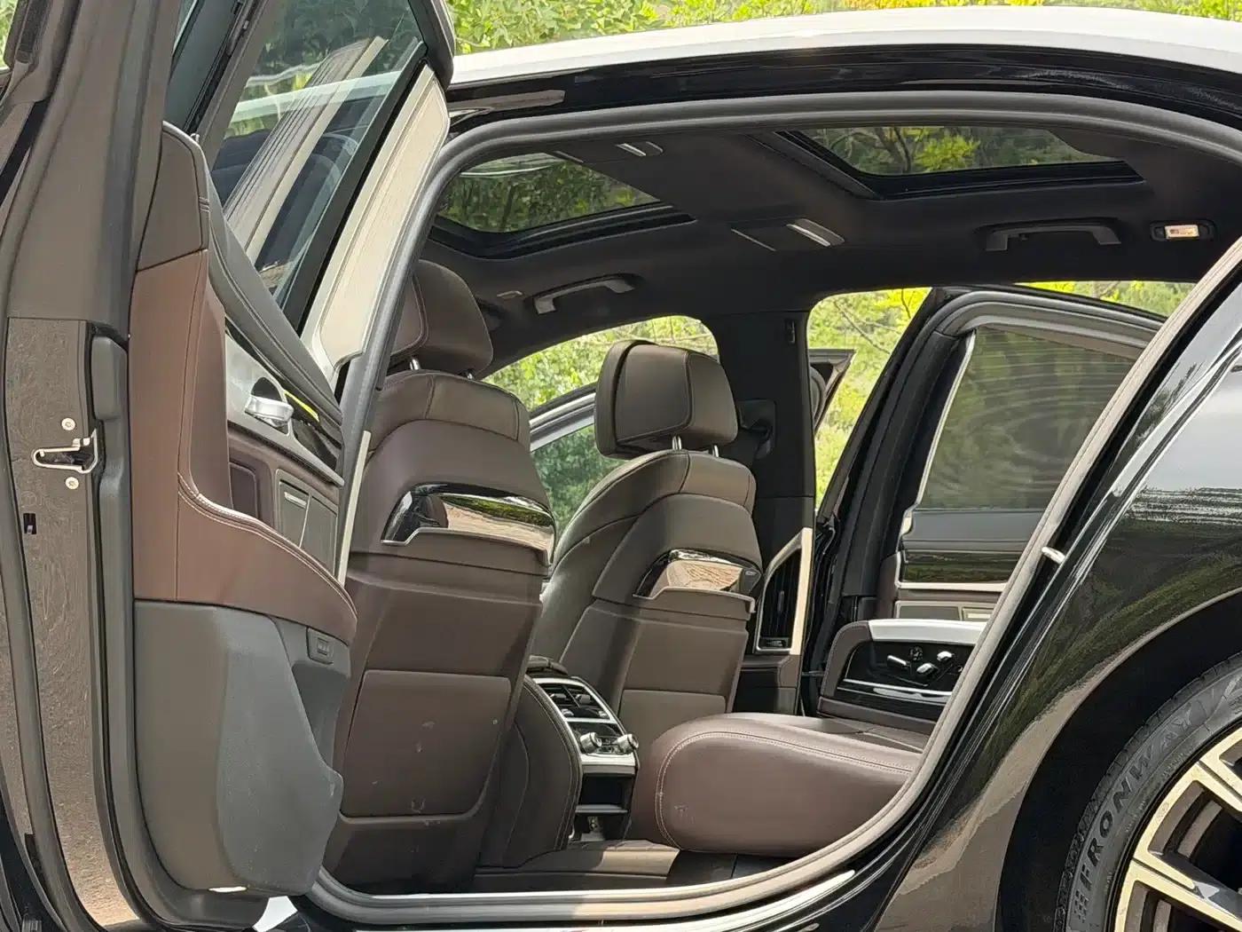 2021 BMW 7 Series 730Li M Sport Package — миниатюра 9