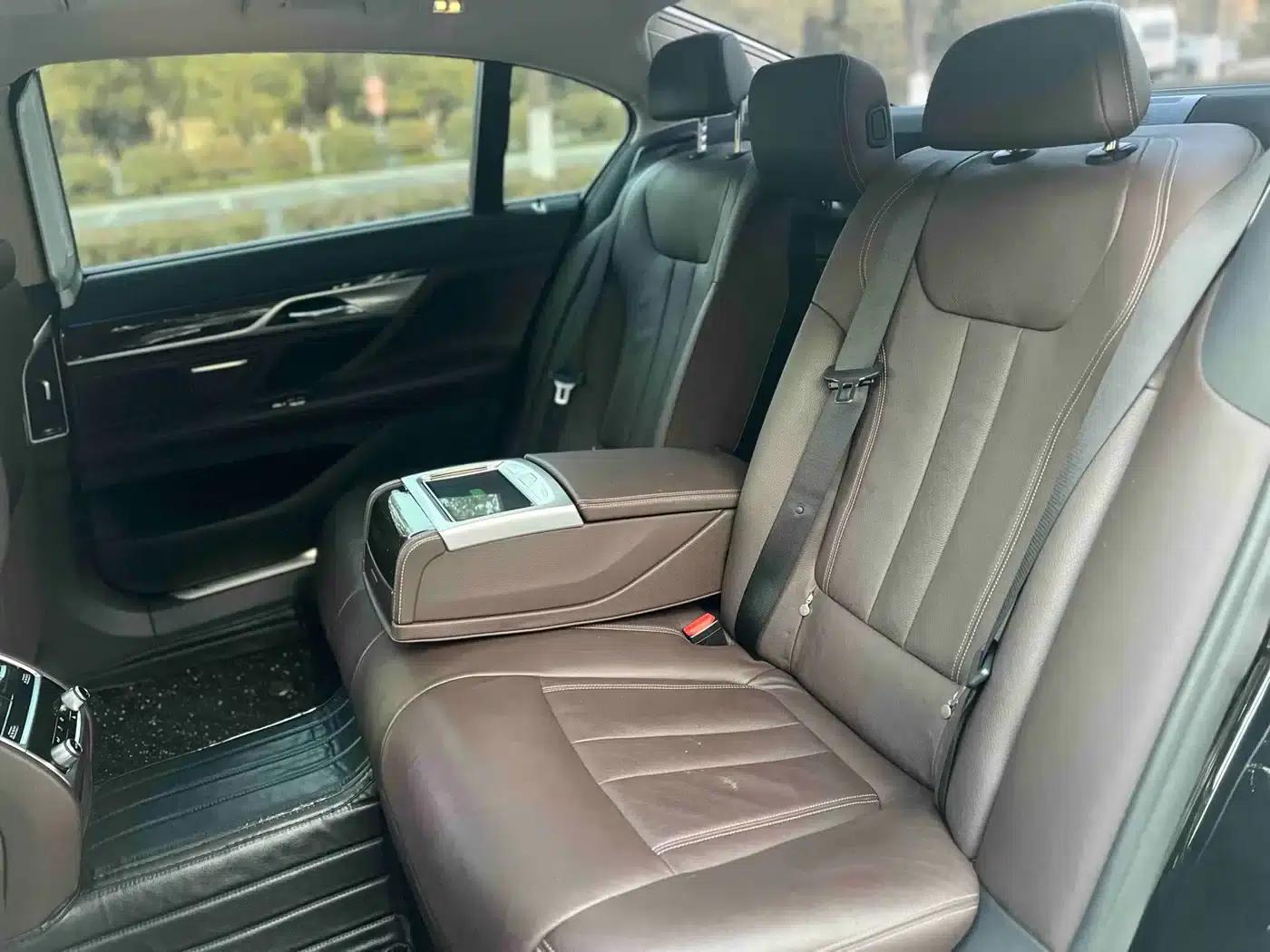 2016 BMW 7 Series 730Li Leading Edition — миниатюра 11