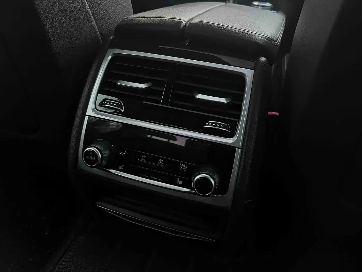 2016 BMW 7 Series 730Li Leading Edition — миниатюра 14