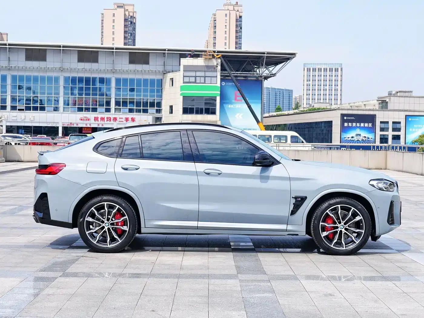2022 BMW X4 xDrive 30i M Sport Package — миниатюра 3