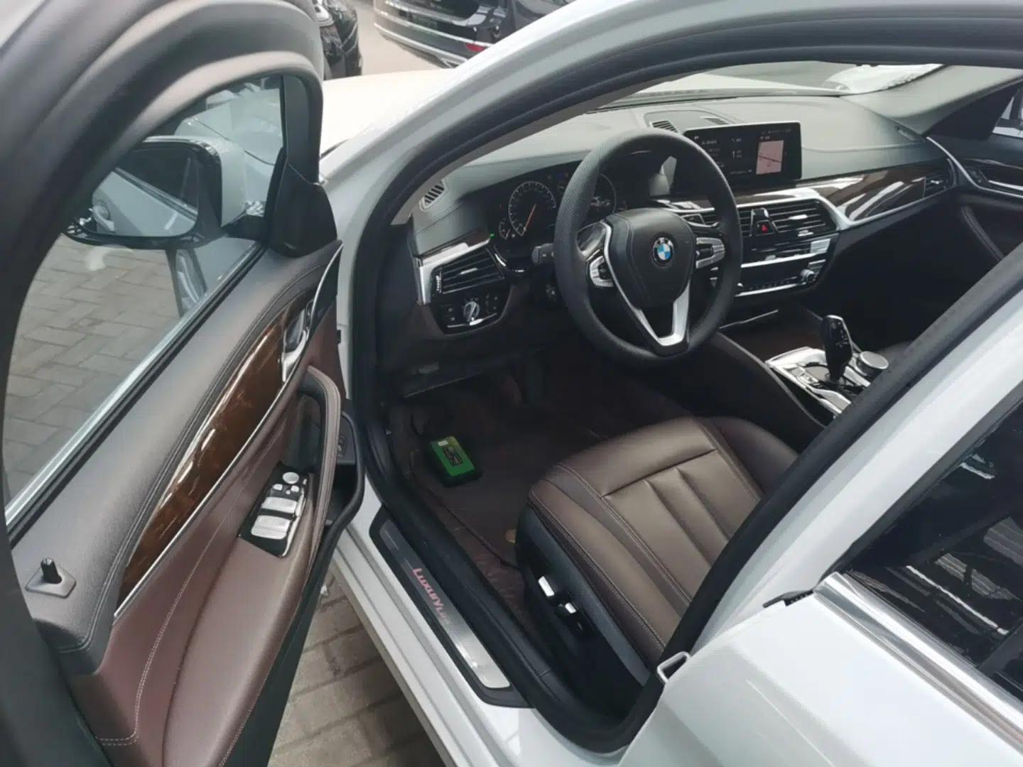 BMW 5 Series 2019 525Li Luxury Package — миниатюра 23