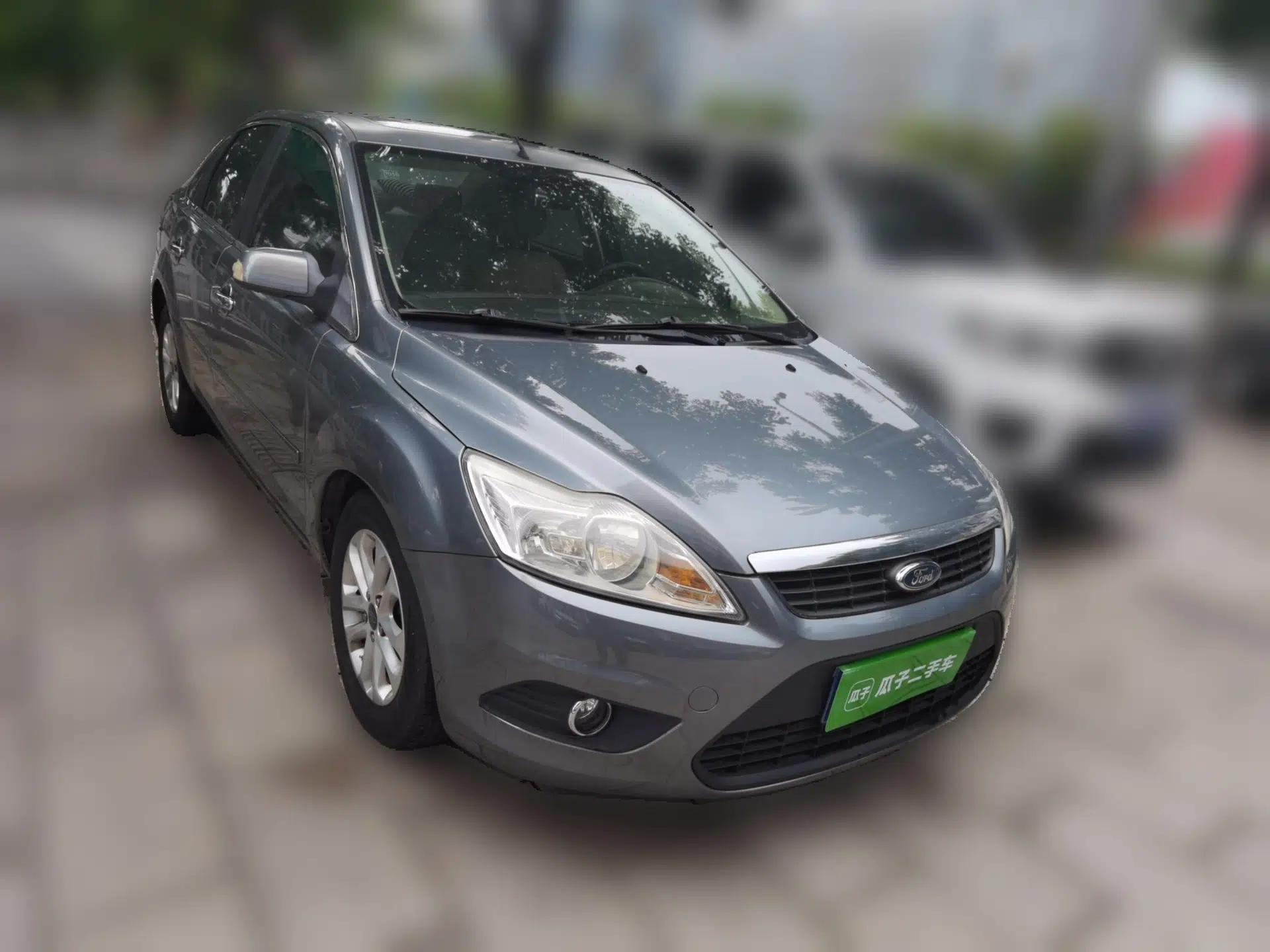 Ford Focus 2011 Sedan 1.8L Automatic Fashion Edition — миниатюра 3