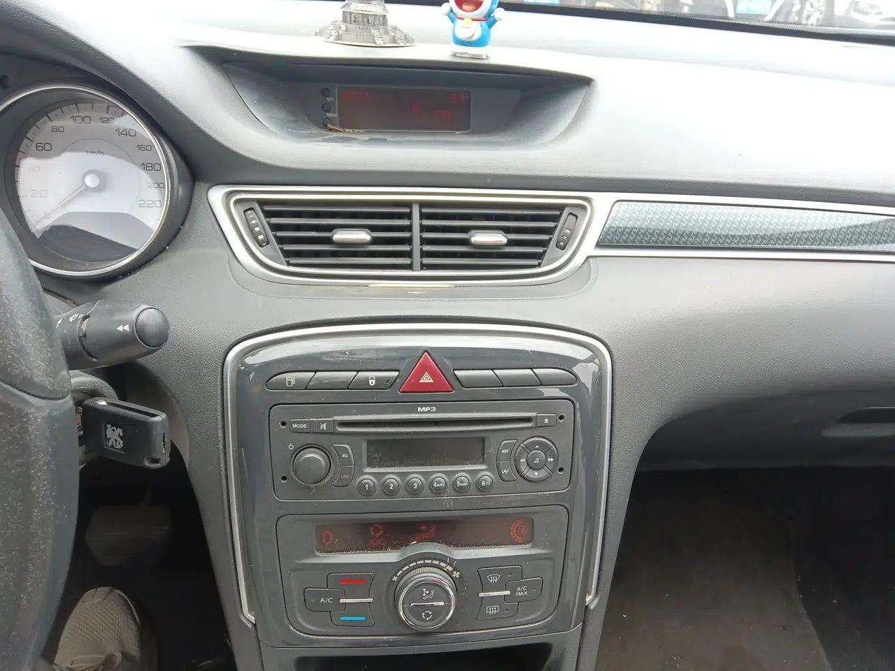 Peugeot 308 2013 1.6L Automatic Fashion Model — миниатюра 13