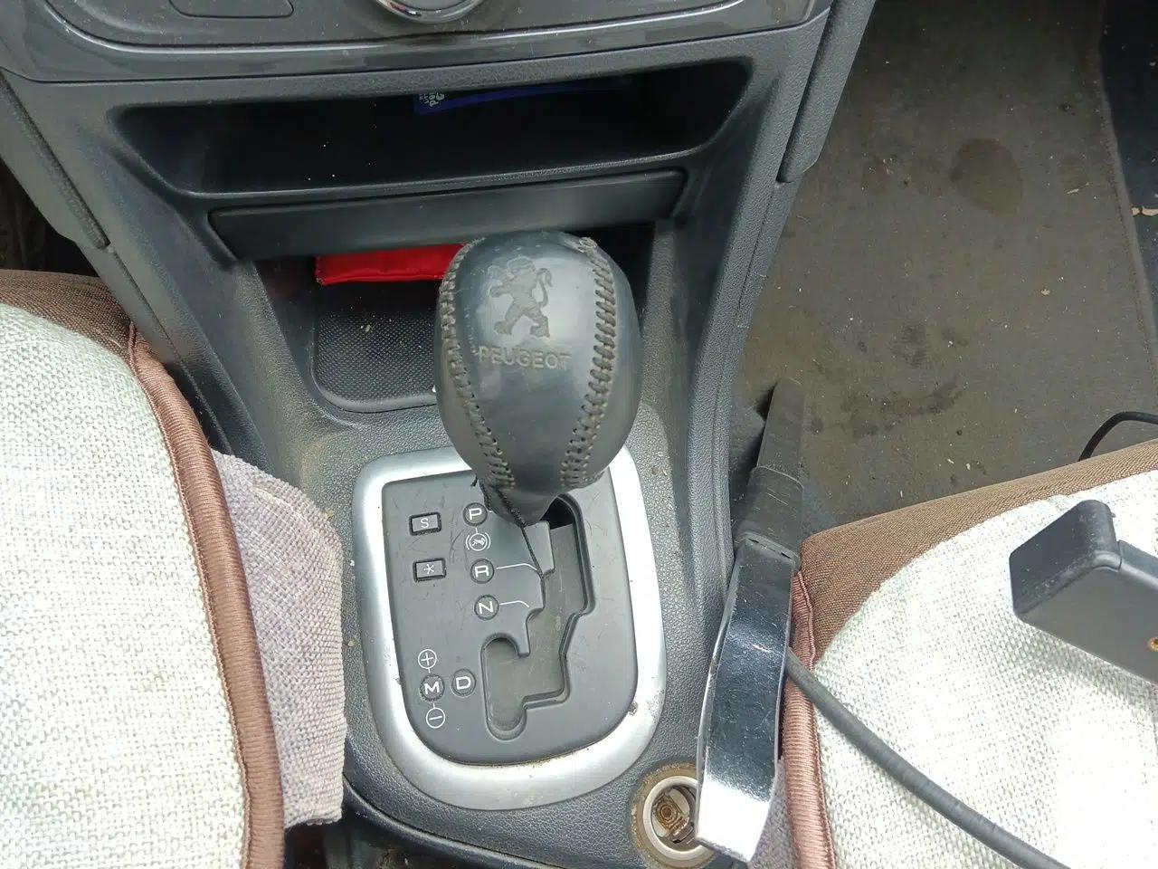Peugeot 308 2013 1.6L Automatic Fashion Model — миниатюра 14