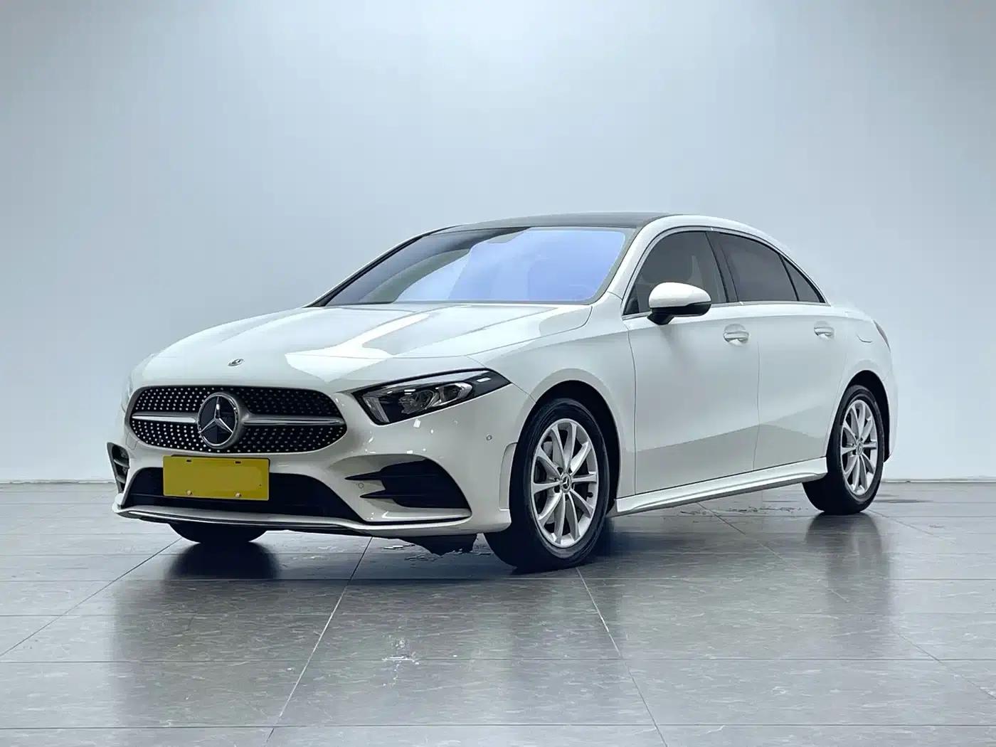 Mercedes-Benz A-Class 2021 A 200 L Sport Sedan Fashion Edition — миниатюра 1