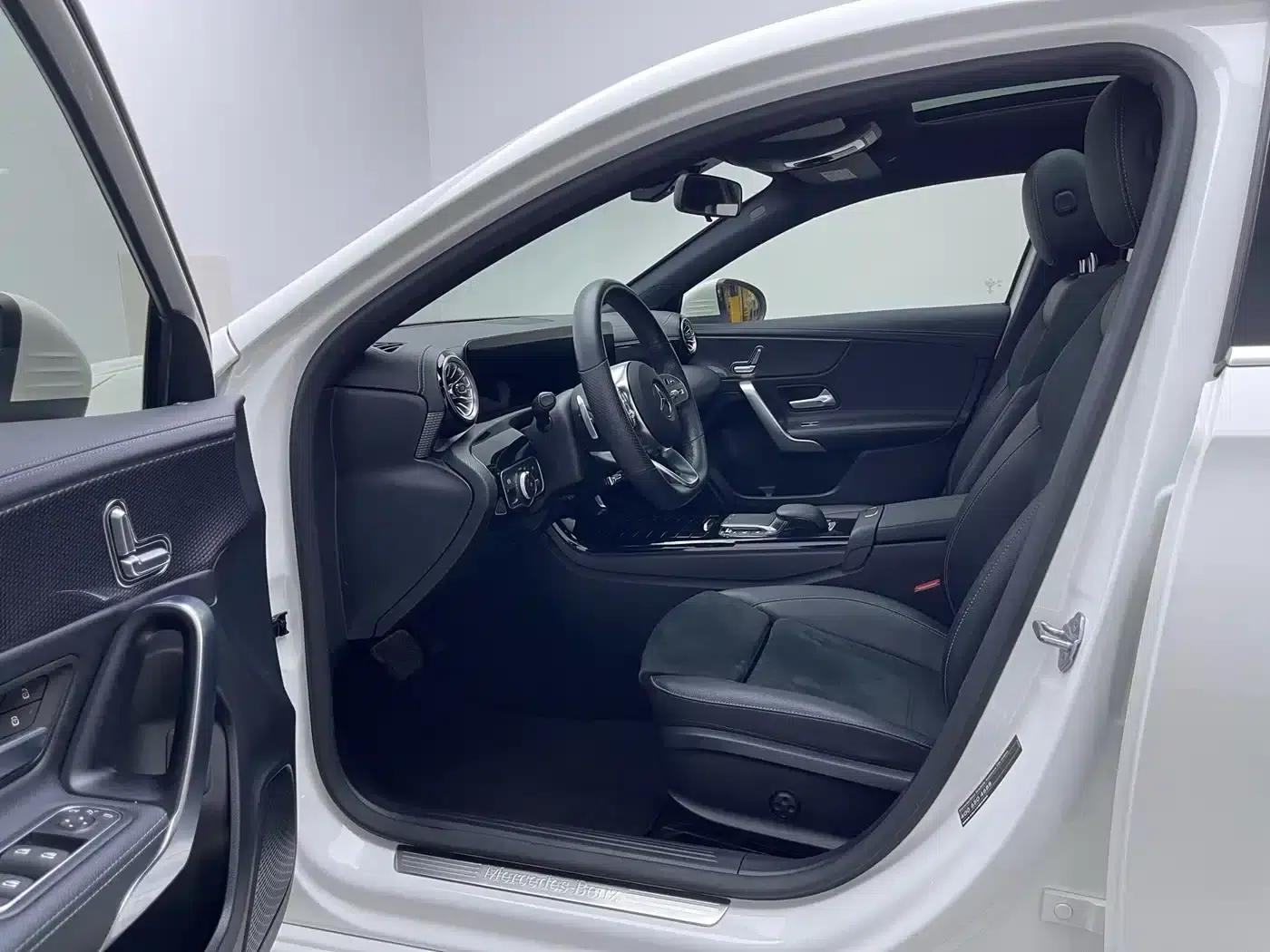 Mercedes-Benz A-Class 2021 A 200 L Sport Sedan Fashion Edition — миниатюра 11