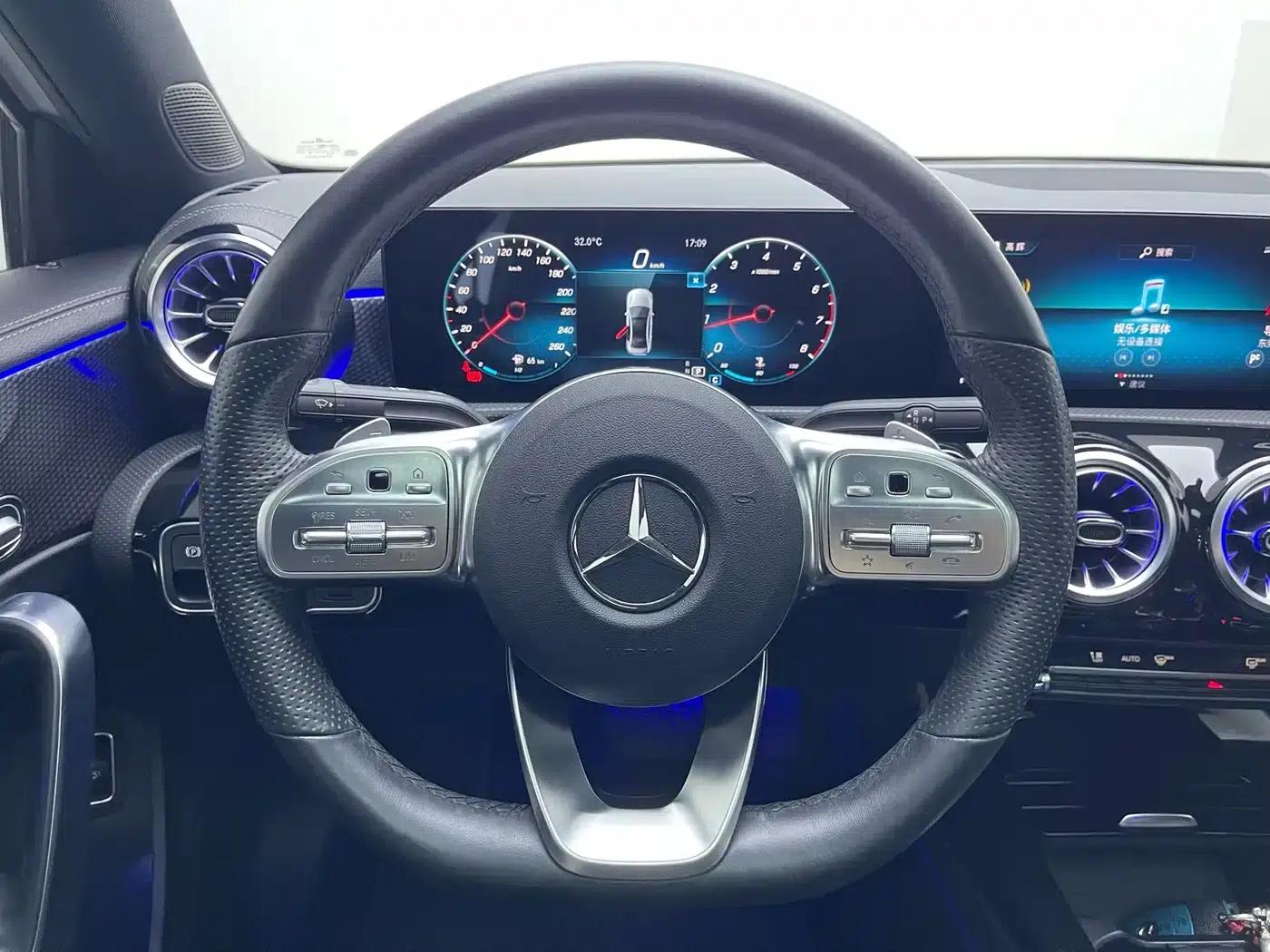 Mercedes-Benz A-Class 2021 A 200 L Sport Sedan Fashion Edition — миниатюра 16