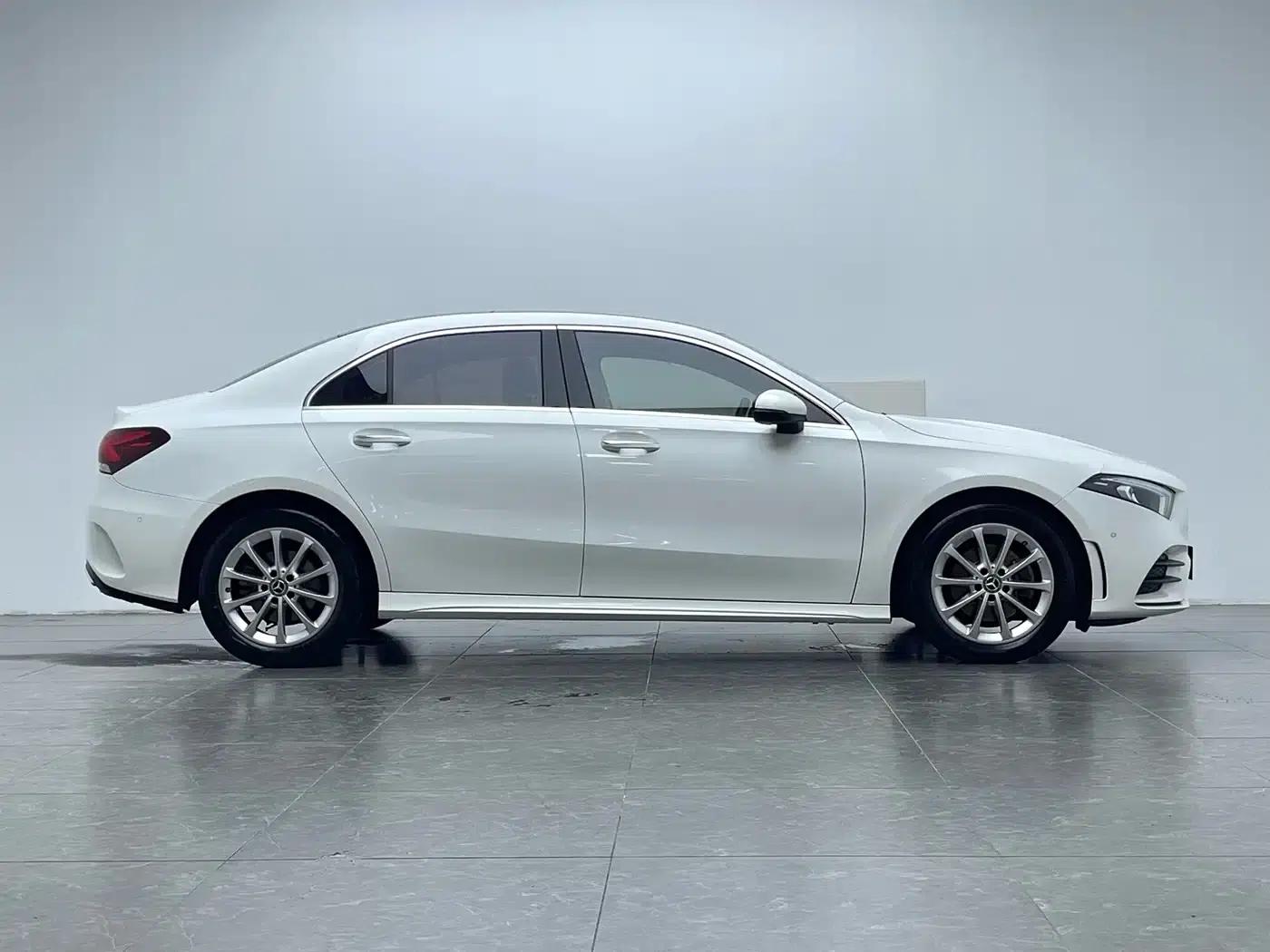 Mercedes-Benz A-Class 2021 A 200 L Sport Sedan Fashion Edition — миниатюра 7