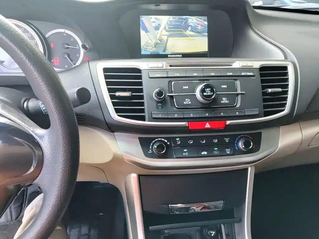 2015 Honda Accord 2.0L LX Comfort Edition — миниатюра 13