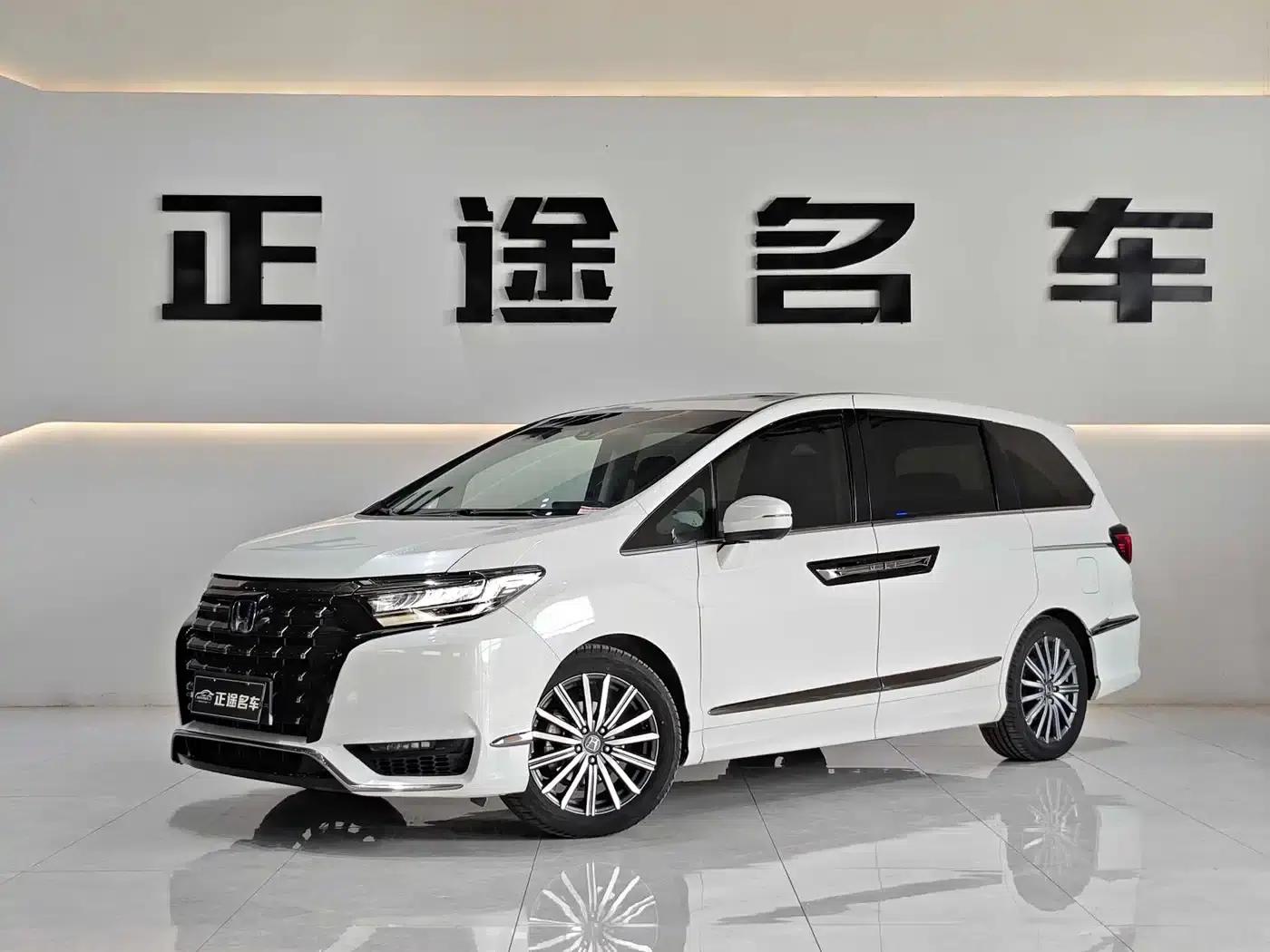 Elysion 2022 2.0L e:HEV Luxury Edition — миниатюра 1