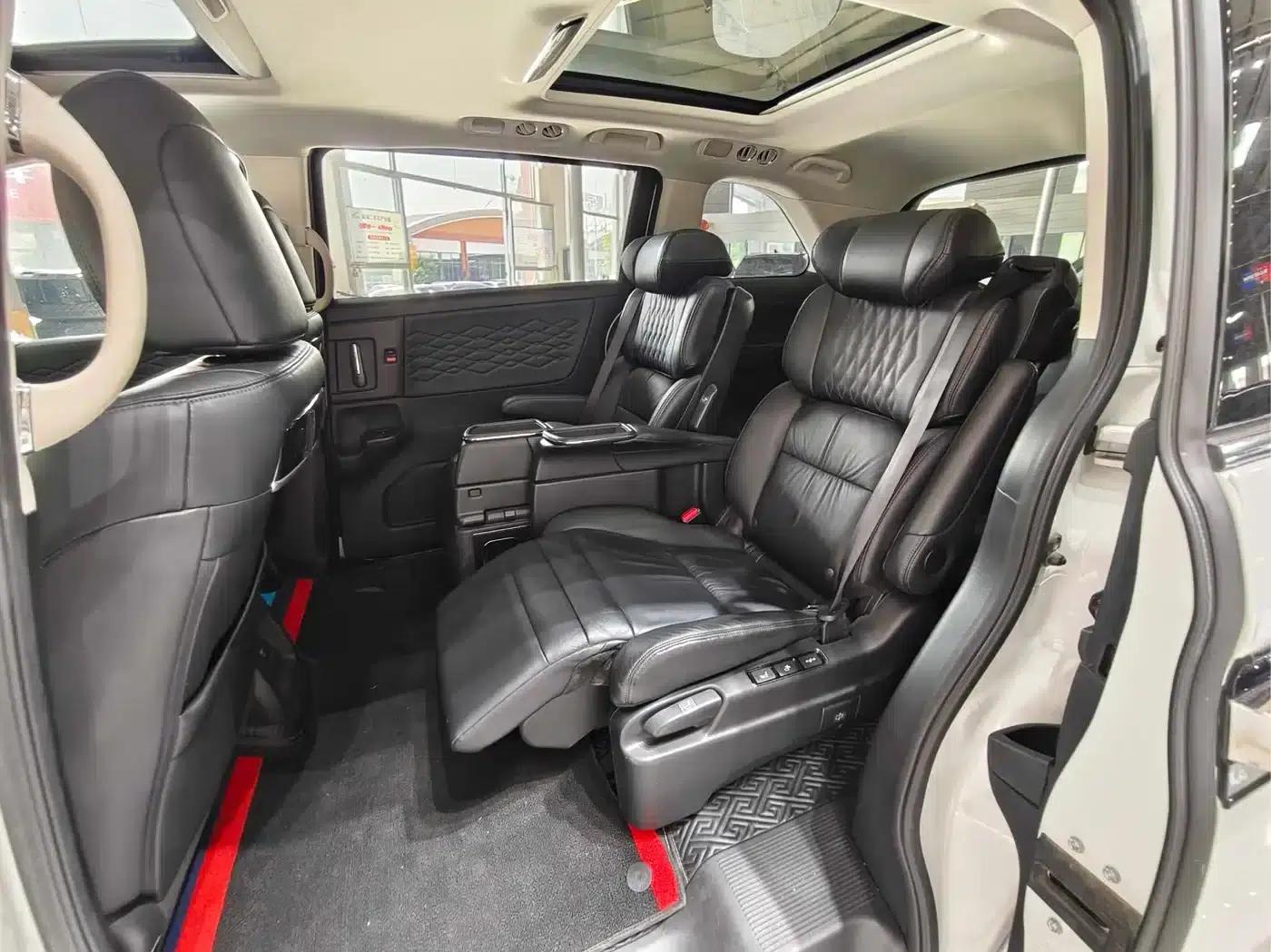 Elysion 2022 2.0L e:HEV Luxury Edition — миниатюра 17