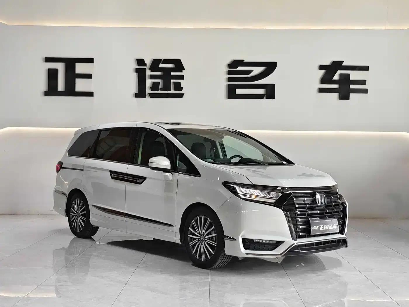 Elysion 2022 2.0L e:HEV Luxury Edition — миниатюра 3