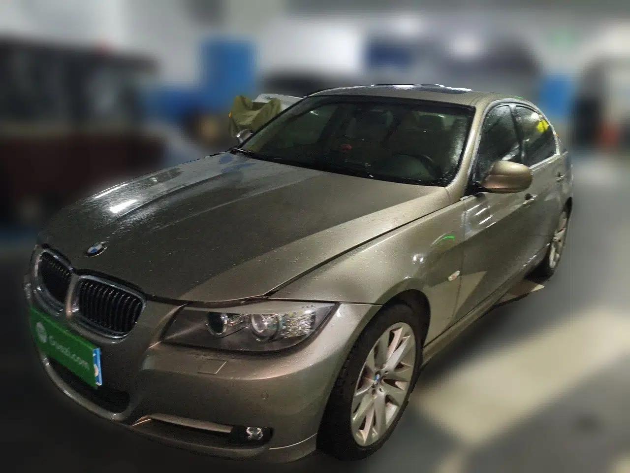 BMW 3 Series 2011 320i Luxury Edition — миниатюра 1