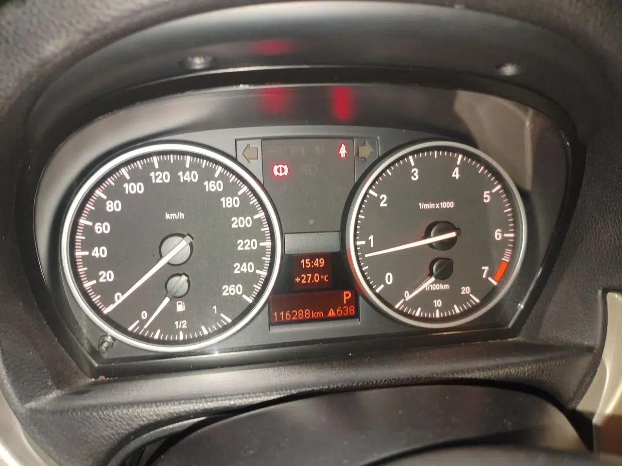 BMW 3 Series 2011 320i Luxury Edition — миниатюра 11