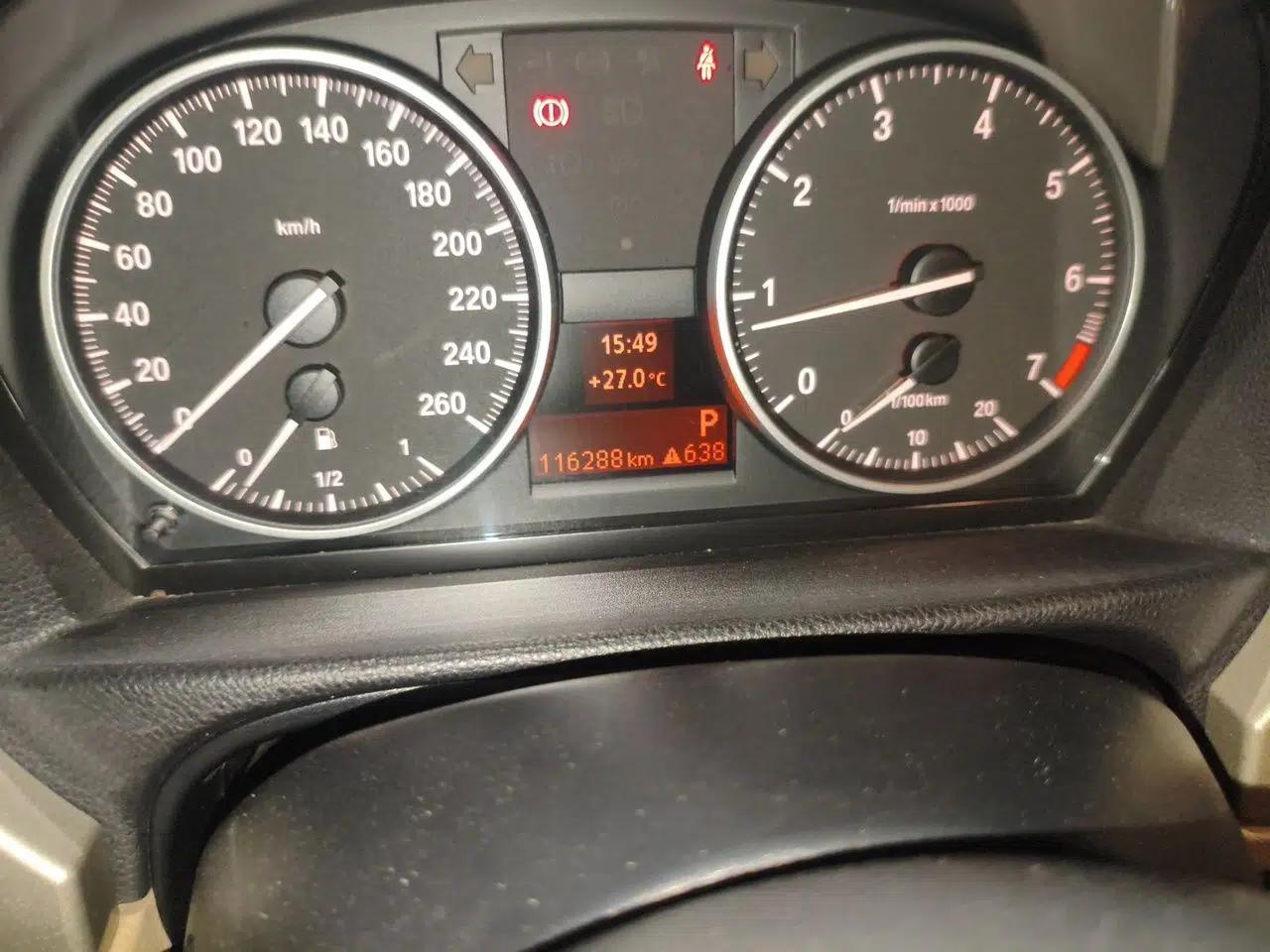 BMW 3 Series 2011 320i Luxury Edition — миниатюра 12