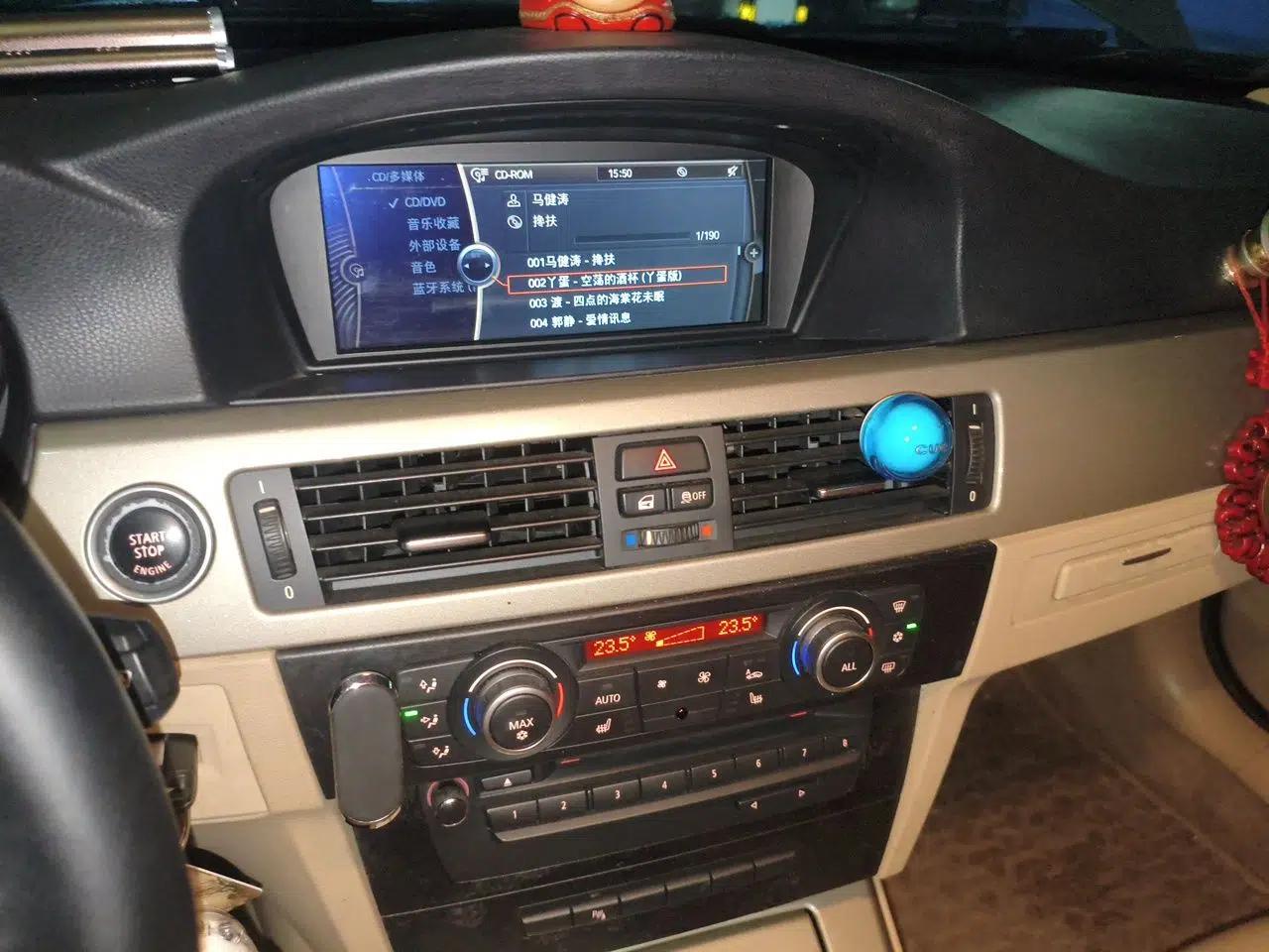 BMW 3 Series 2011 320i Luxury Edition — миниатюра 13
