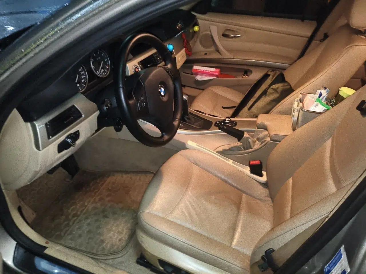 BMW 3 Series 2011 320i Luxury Edition — миниатюра 15