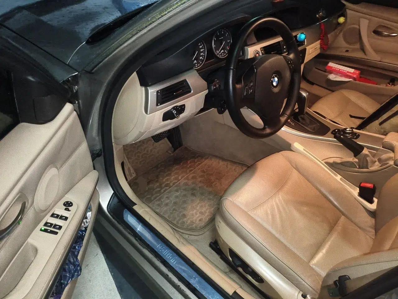 BMW 3 Series 2011 320i Luxury Edition — миниатюра 16