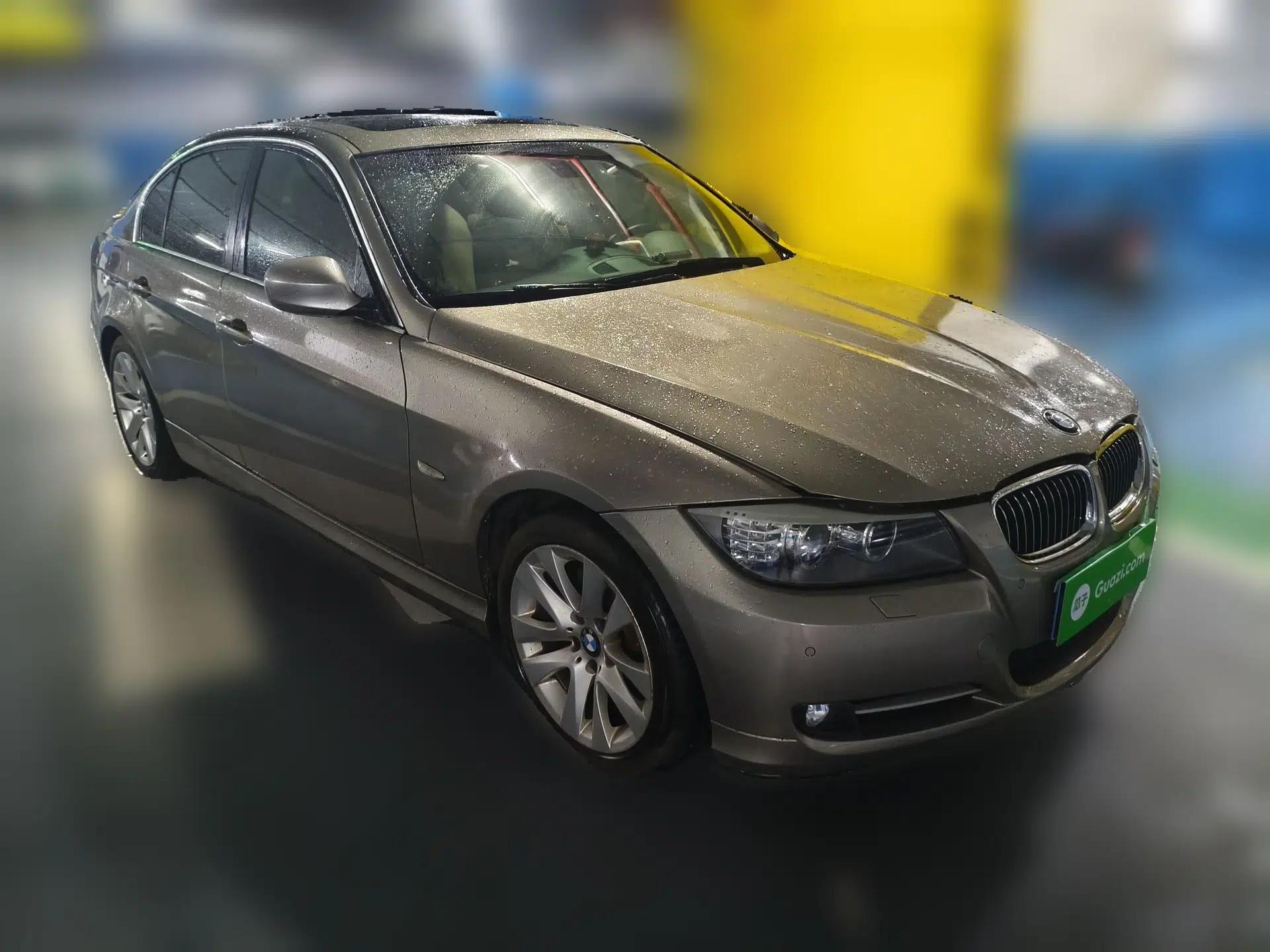 BMW 3 Series 2011 320i Luxury Edition — миниатюра 3