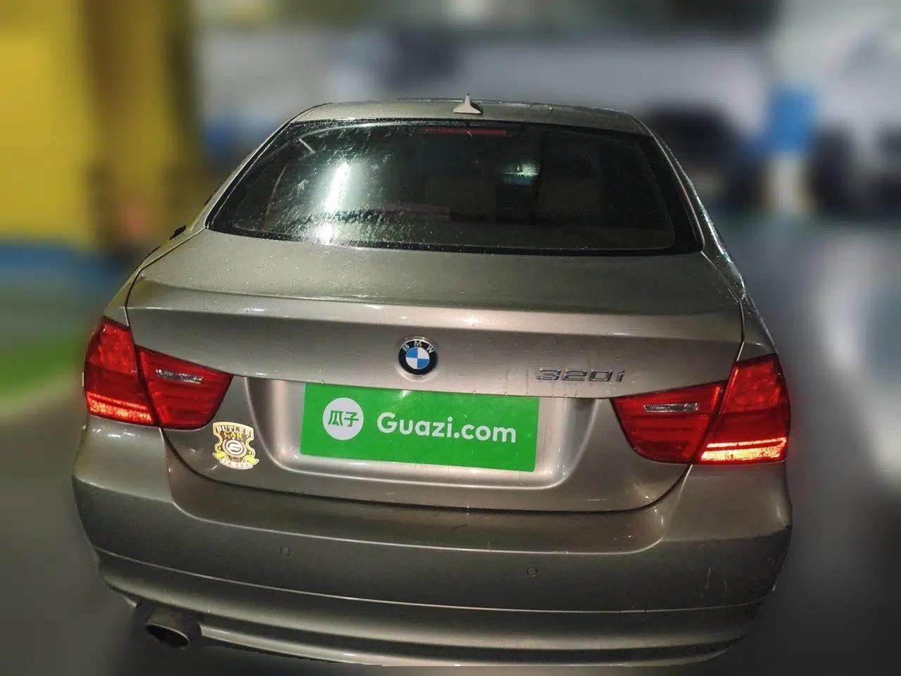 BMW 3 Series 2011 320i Luxury Edition — миниатюра 5
