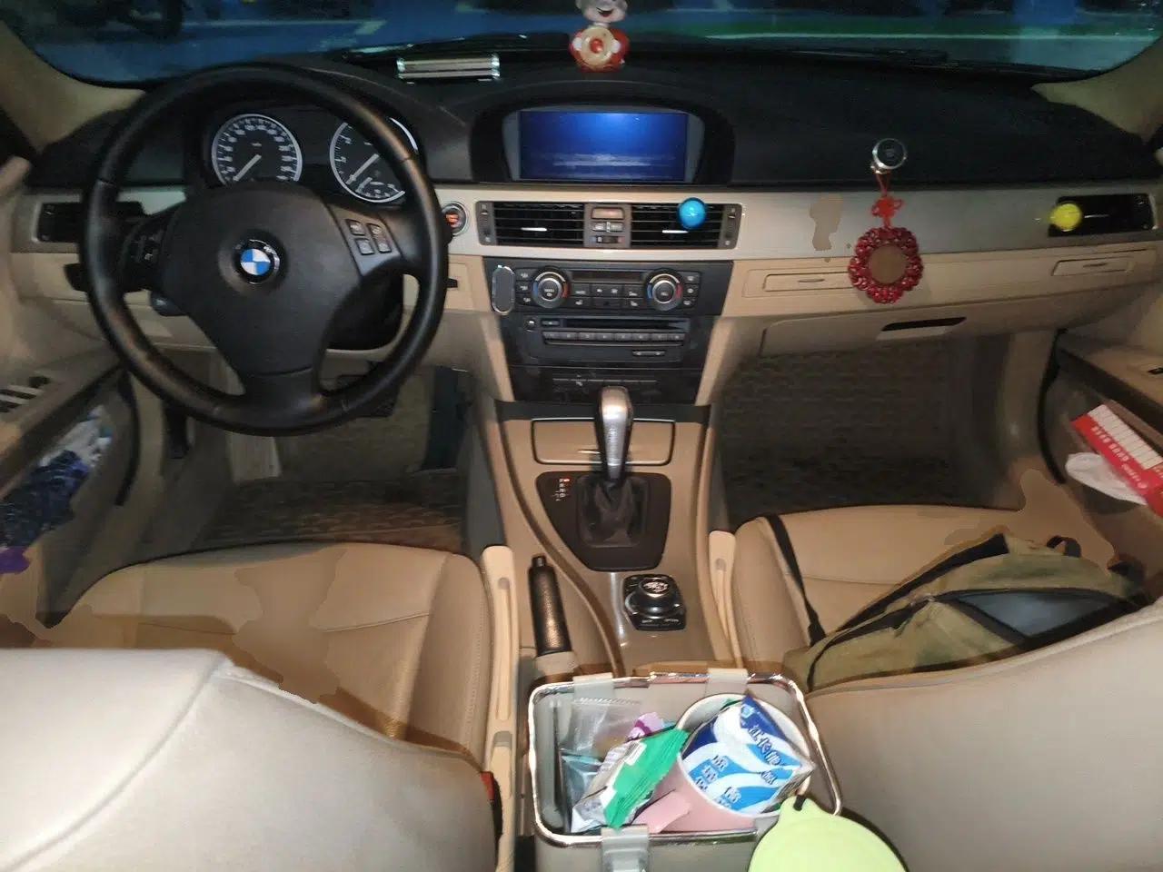 BMW 3 Series 2011 320i Luxury Edition — миниатюра 9