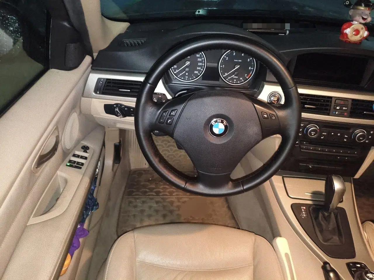 BMW 3 Series 2011 320i Luxury Edition — миниатюра 10
