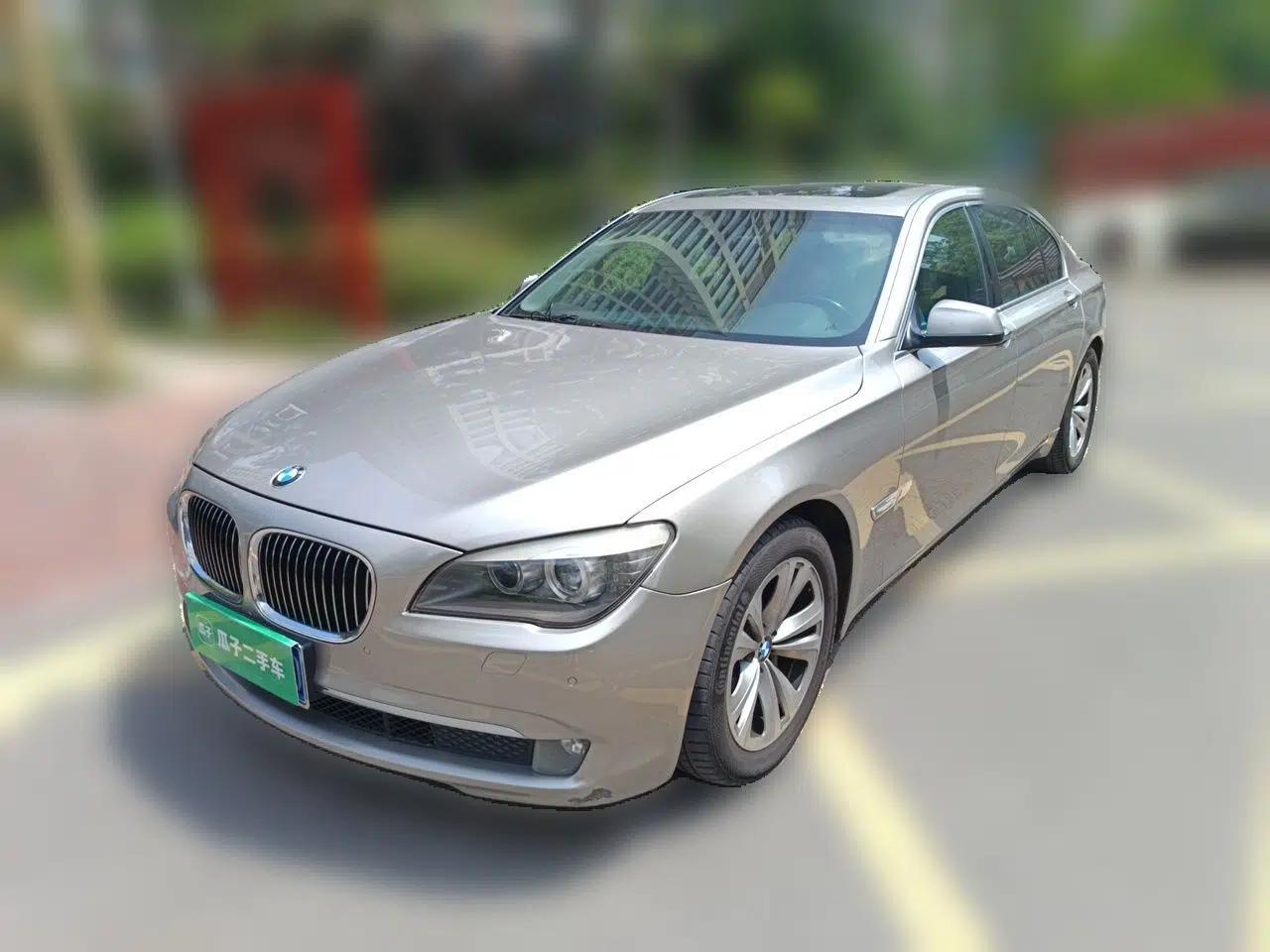 BMW 7 Series 2011 730Li Elegant Model — миниатюра 1