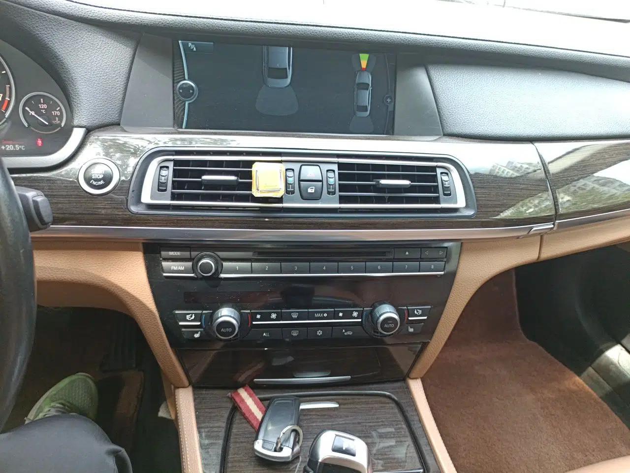 BMW 7 Series 2011 730Li Elegant Model — миниатюра 13
