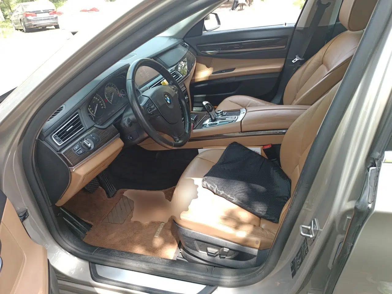 BMW 7 Series 2011 730Li Elegant Model — миниатюра 15